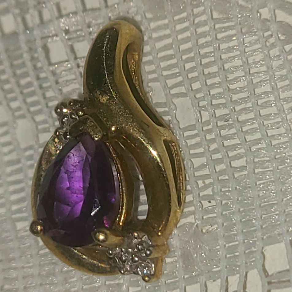 Amythest And White Diamonds Pendant